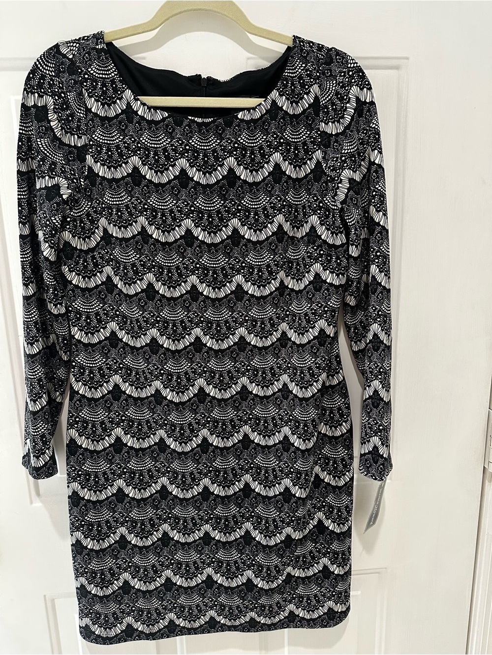Jessica Howard Black & White Lace-Pattern Long Sleeve Dress